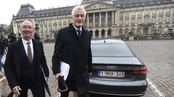 <p>Rudy Demotte (l.) und Geert Bourgeois erstatten heute dem König Bericht.</p>
