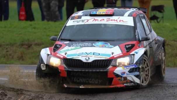 <p>Der neue Meister Adrian Fernemont kämpft sich durch den Regen</p>