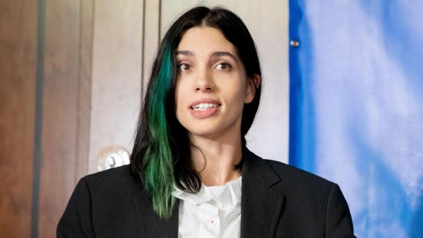 <p>Nadeschda Tolokonnikowa, Gründerin der Punk-Band Pussy Riot, bei einer Pressekonferenz.</p>