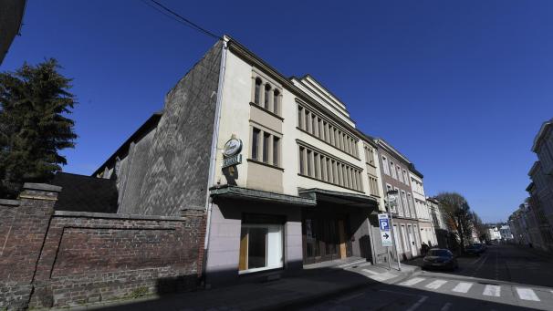 <p>Das Capitol an der Neustraße: Die Stadt Eupen möchte das frühere Lichtspielhaus lieber heute als morgen verkaufen. Doch bislang ziert sich der potenzielle Käufer.</p>