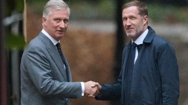 <p>PS-Präsident Paul Magnette wurde am Montagabend als Erster vom König in Audienz empfangen.</p>
