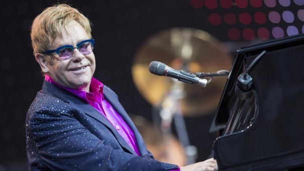 <p>Es gibt viel trockenen, verschmitzten Humor in „Ich. Elton John“ – aber auch etliche tief berührende Kapitel.</p>