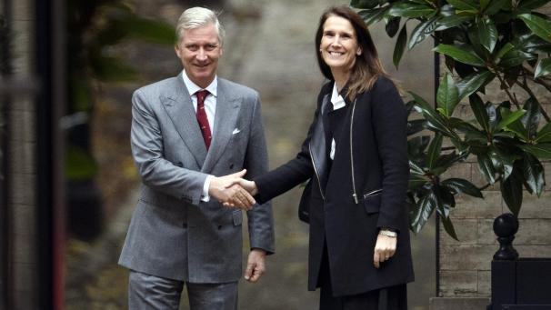 <p>MR-Premierministerin Sophie Wilmès wurde am Dienstagmorgen vom König empfangen.</p>