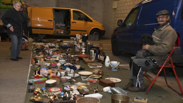 <p>Auch auf dem Parkdeck für Autos wird im Eupen Plaza sonntags getrödelt.</p>