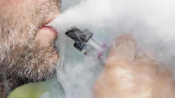 <p>Forscher warnen vor potenziellen Risiken des Dampfens für die Herzgesundheit.</p>