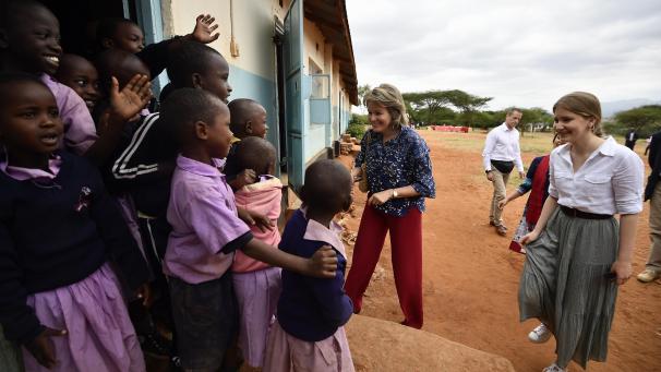 <p>Königin Mathilde mit ihrer Tochter in Kenia.</p>