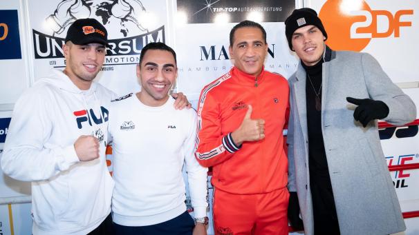 <p>Die Boxer (l.-r.) Toni Kraft, Artem Harutyunyan und Leon Bauer stehen nach einer Pressekonferenz im Box-Gym Universum zusammen. Harutyunyan aus Deutschland und Islam Dumanow aus Russland kämpfen am 09.11.2019 um den IBO International Titel im Superleichtgewicht.</p>