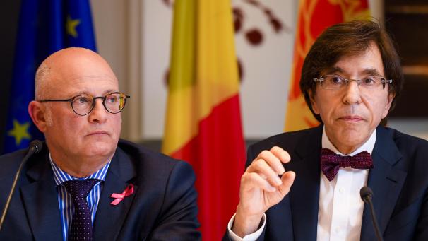 <p>Haushaltsminister Jean-Luc Crucke (l.) und Ministerpräsident Elio Di Rupo.</p>