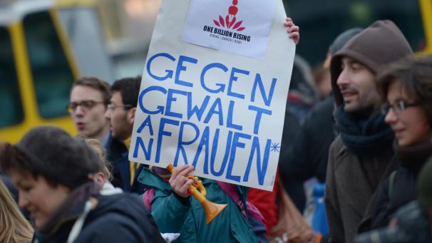 <p>Flashmob-Aktion einer weltweiten Kampagne, die vor sechs Jahren ein Ende der Gewalt gegen Frauen forderte.</p>