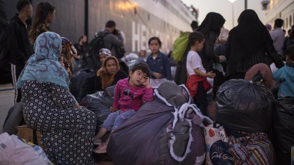 <p>Die griechischen Behörden brachten Flüchtlinge und Migranten aus dem überfüllten Moria RIC (Registration and Identification Center) auf der Insel Lesbos in Lager auf dem griechischen Festland.</p>