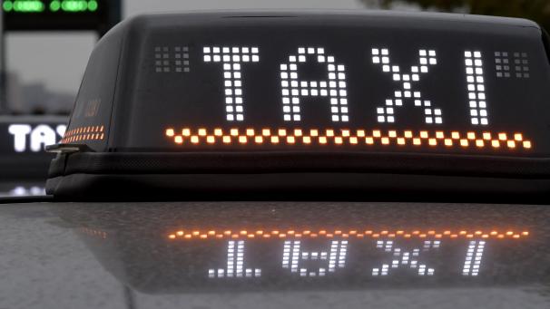 <p>Als falscher Taxifahrer wartete der Tatverdächtige nachts Studentinnen auf.</p>