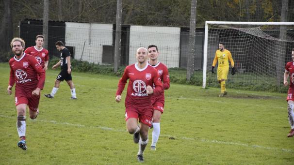 <p>Benoit Spee (l.) und Cédric Ponsard waren die Matchwinner im Emmelser Dress.</p>