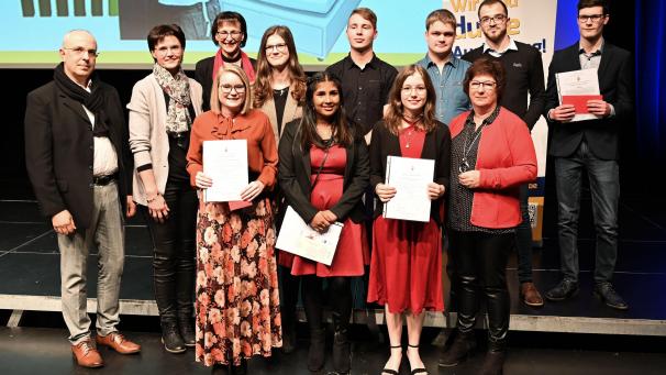 <p>„Der erste Schritt auf der Karriereleiter“: Die Verantwortlichen erinnerten die frisch gebackenen Gesellen daran, dass sie zwar ins Berufsleben starten, die Ausbildung aber lange nicht abgeschlossen sei.</p>