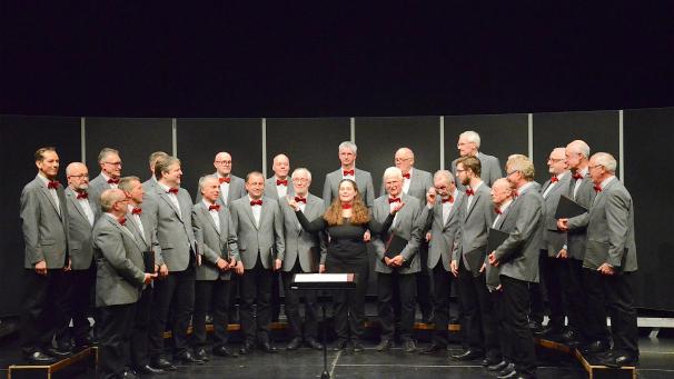 <p>Sabine Hickmann und die Sänger vom Männergesangverein Cäcilia strahlten: 88,1 Prozent.</p>