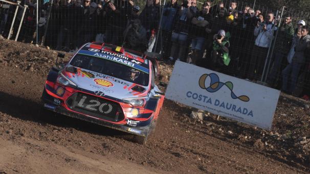 <p>Mit seinem Sieg zuletzt bei der Rallye Spanien-Katalonien rückte Thierry Neuville (Hyundai) auf Platz zwei in der Fahrer-WM vor und wird somit zum fünften Mal Vize-Weltmeister.</p>