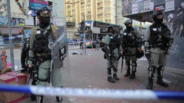 <p>Die Polizei setzte am Montagmorgen im Zentrum von Hongkong Tränengas gegen Demonstranten ein.</p>