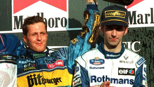 <p>Michael Schumacher (links) und Damon Hill gemeinsam auf dem Podium.</p>