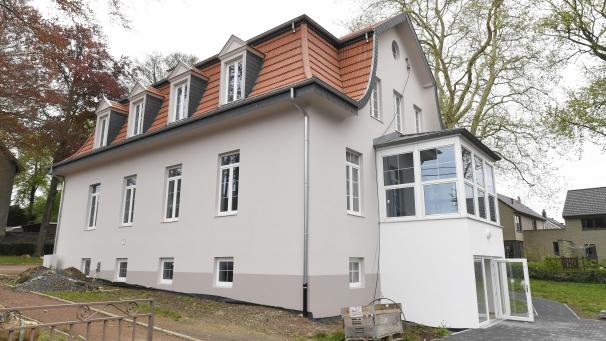 <p>Die ehemalige Villa Bruch wartet auf ihre neuen „Bewohner“. Das ÖSHZ von Kelmis soll im Sommer 2020 einziehen - wenn nicht wieder etwas dazwischen kommt.</p>
