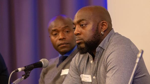 <p>Joachim Mununga schilderte eindringlich seine Erfahrungen mit Rassismus und Diskriminierung.</p>