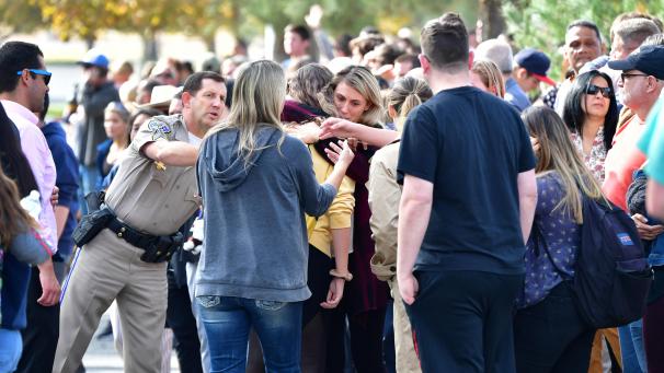 <p>Schüler der Saugus High School wieder mit ihren Eltern vereint.</p>