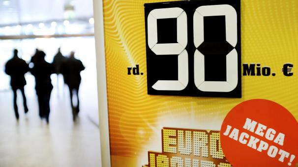 <p>Der mit 90 Millionen Euro maximal gefüllte Eurojackpot ist am Freitag nicht geknackt worden.</p>