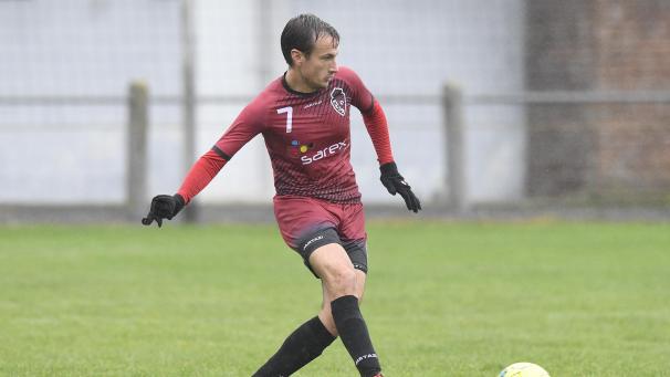 <p>Innenverteidiger Grégory Theissen ist einer von drei Spielern, die wieder für Lontzen auflaufen können.</p>