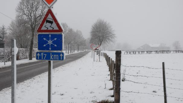 <p>In Elsenborn und andernorts in der Eifel bildete sich bis Montagmorgen eine dünne, aber feuchte Schneedecke.</p>