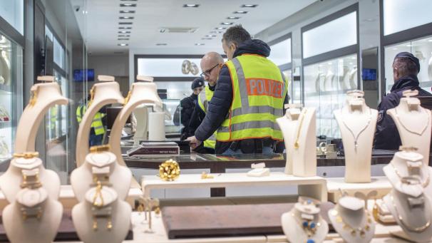 <p>Im Großraum Duisburg wurden Metallfirmen und Juweliergeschäfte durchsucht.</p>