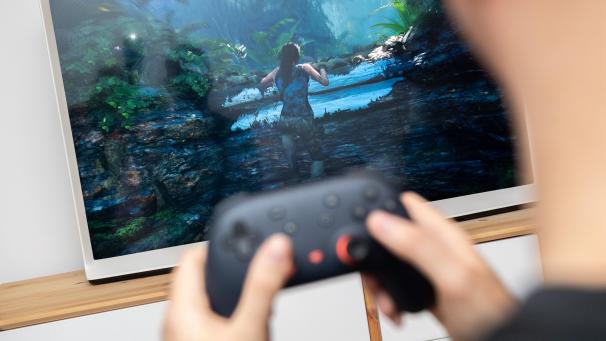 <p>Selbst ein schnelles Spiel wie „Shadow of the Tomb Raider“ läuft auf Stadia flüssig - auch schnelle Bewegungsabläufe gelingen.</p>