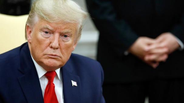 <p>Doland Trump blockiert Aussagen im gegen ihn laufenden Amtsenthebungsverfahren.</p>