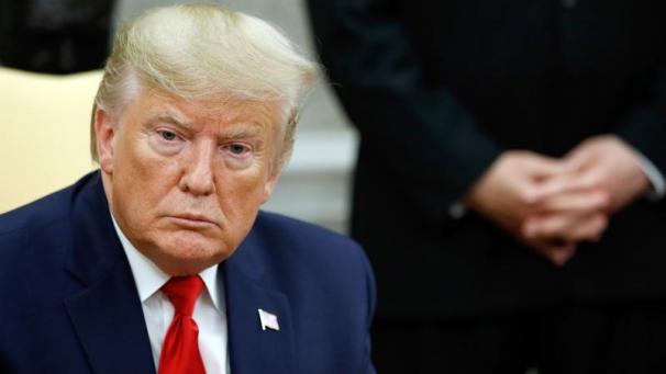 <p>Angesichts der Mehrheitsverhältnisse im Senat gilt es bisher als unwahrscheinlich, dass Trump dort am Ende verurteilt und des Amtes enthoben werden könnte.</p>