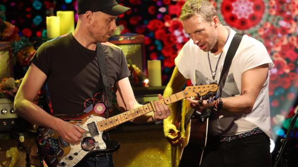 <p>Chris Martin (r.) and Jonny Buckland von Coldplay bei einem Auftritt. Die britische Pop-Band veröffentlicht jetzt ihr neues Doppelalbum.</p>
