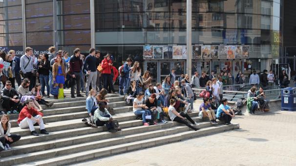 <p>Studieren in Belgien - hier ein Blick auf einen Platz in Neu-Löwen - ist nicht billig. Die meisten Studenten sind auf die finanzielle Unterstützung ihrer Familie angewiesen.</p>