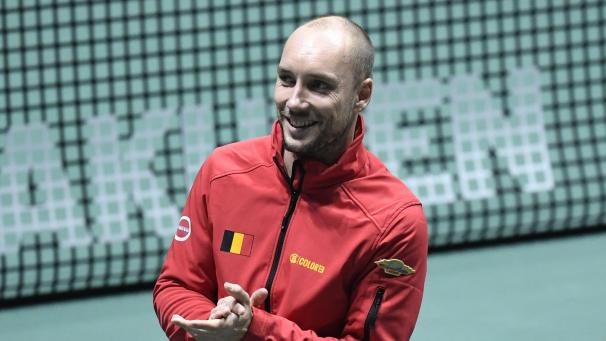 <p>Steve Darcis verabschiedete sich nach der Niederlage der belgischen Mannschaft gegen Australien von den mitgereisten Fans.</p>