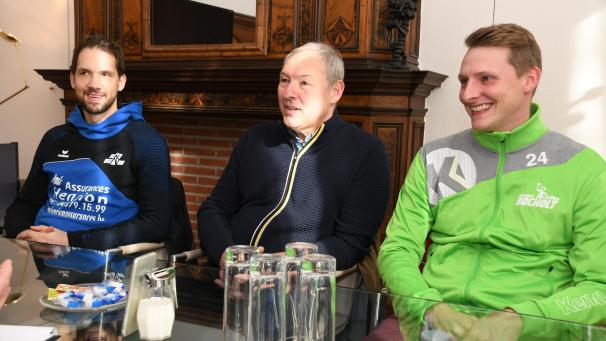 <p>Für Bartosz, Mariusz und Damian Kedziora (von links) ist das Nachholspiel Visé-Bocholt am Dienstagabend ein besonderes Rendez-vous.</p>