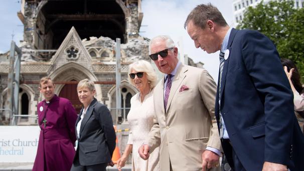 <p>Prinz Charles und seine Frau Camilla vor der Christchurch Cathedral.</p>