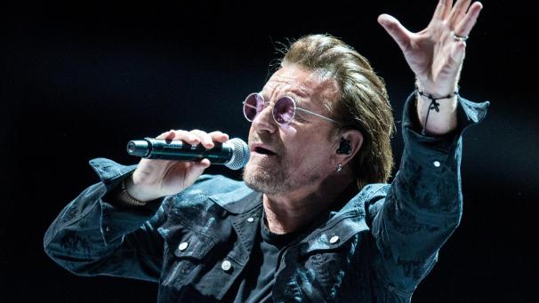 <p>U2-Sänger Bono dankt Indien.</p>