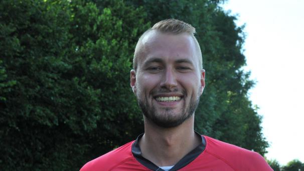 <p>Lontzens Chris Klöcker muss gelbgesperrt passen.</p>