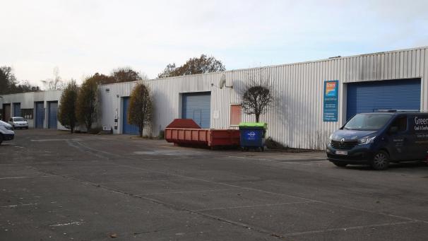 <p>In den ehemaligen Hallen der Firma Stockobel, die 2009 geschlossen wurde, ist mittlerweile nicht nur der Bauhof der Stadt Malmedy angesiedelt, sondern haben mehrere kleine und mittlere Unternehmen eine Bleibe gefunden.</p>