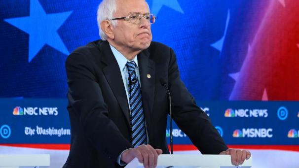 <p>Hat scharfe Kritik an seinem neuen innerparteilichen Konkurrenten geübt: Bernie Sanders.</p>