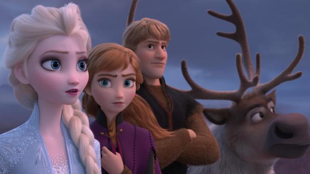 <p>Königin Elsa (v.l.n.r.), Anna, Kristoff und Rentier Sven in einer Szene des Films „Die Eiskönigin 2“</p>