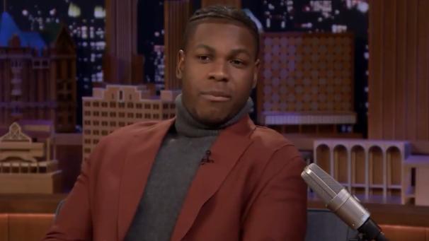 <p>Schauspieler John Boyega vergaß das Drehbuch unter seinem Bett.</p>