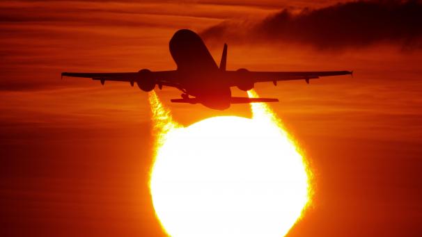 <p>Wenn man nicht fliegt, fliegt trotzdem der Flieger. Der individuelle Verzicht auf Flugreisen kann in der Masse aber sehr wohl Wirkung zeigen.</p>