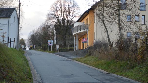 <p>Die seit Jahren auf der Agenda stehende Instandsetzung und Verschönerung der Wohnstraße Kreuzberg, die Thommen mit Grüfflingen verbindet, rückt endlich näher. Am Donnerstagabend verabschiedete der Gemeinderat Burg-Reuland einstimmig das entsprechende Vorprojekt.</p>