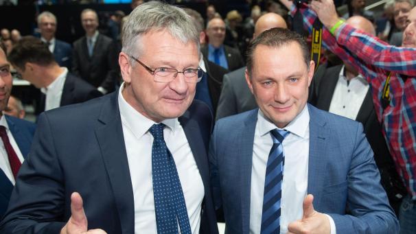 <p>Jörg Meuthen (links) und Tino Chrupalla, neugewählte Bundessprecher der AfD, beim Parteitag der AfD</p>