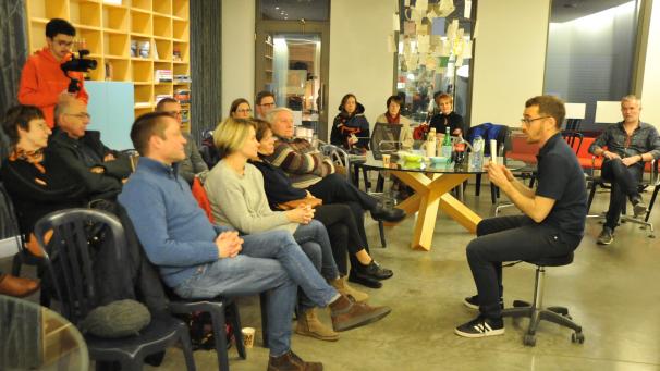 <p>Am Sasmtagabend wurde unter anderem im Eupener Frisörsalon Philosophie gelesen.</p>