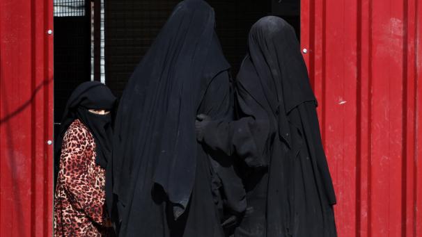 <p>Familien von IS-Kämpfern in einem Haftlager in Syrien.</p>