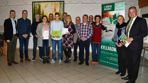<p>In Stadtkyll wurden die Preise an die Gewinner übergeben, die am Rad-Aktionstag „Grenzenlos Kyllradweg“ teilgenommen haben.</p>