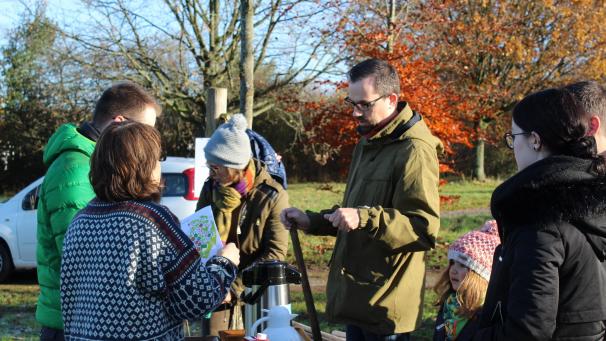 <p>Pflanzhinweise in Papierform gefällig? Die Aktion war von städtischer Seite gut vorbereitet.</p>
