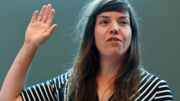 <p>Es gehe ihr nicht darum, Frauen als arme Opfer und alle Männer als böse darzustellen, erklärt die Regionalabgeordnete Anne Kelleter.</p>